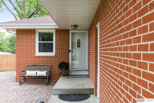 6645 Y Street, Lincoln, NE 68505