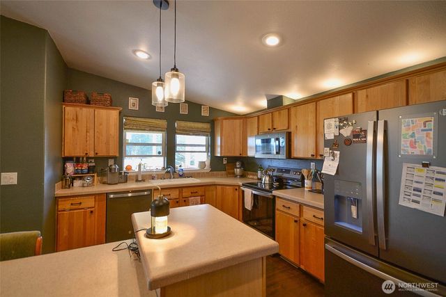 119 Becker DR, Winlock, WA 98596