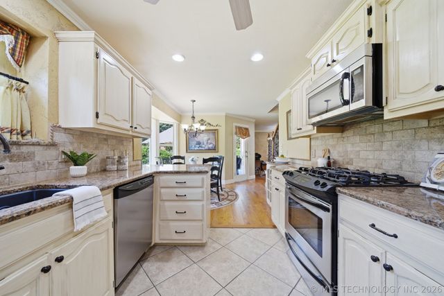 154 Spunky Creek Drive, Catoosa, OK 74015