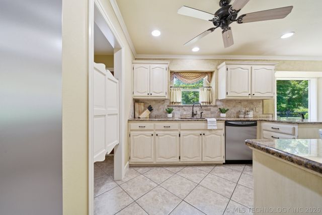 154 Spunky Creek Drive, Catoosa, OK 74015