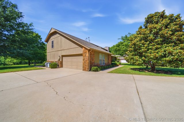 154 Spunky Creek Drive, Catoosa, OK 74015