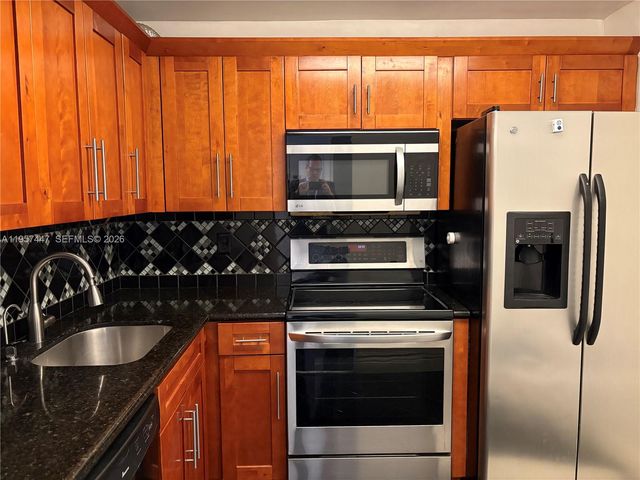 6600 Cypress Rd 203, Plantation, FL 33317