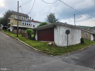 64 W GARIBALDI AVE, Nesquehoning, PA 18240