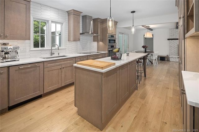 33 Riverfield Drive, Weston, CT 06883