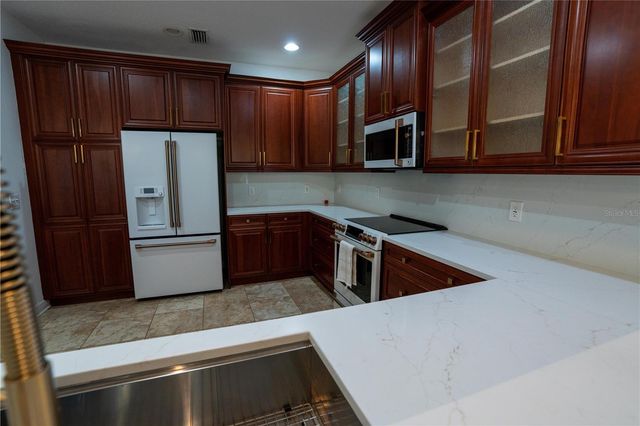 4639 OVERLOOK DRIVE NE, St Petersburg, FL 33703