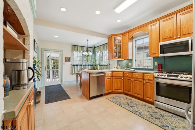 57 Pompton Rd, Haledon Boro, NJ 07508