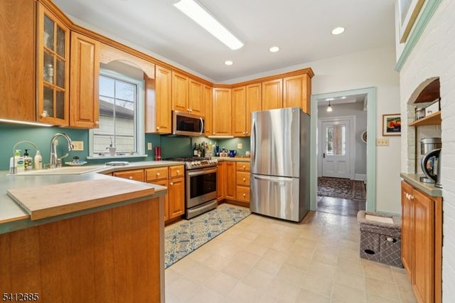 57 Pompton Rd, Haledon Boro, NJ 07508