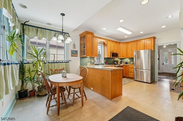 57 Pompton Rd, Haledon Boro, NJ 07508