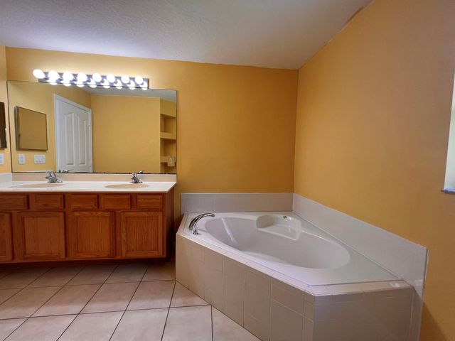 449 SW Dagget Avenue, Port St Lucie, FL 34953