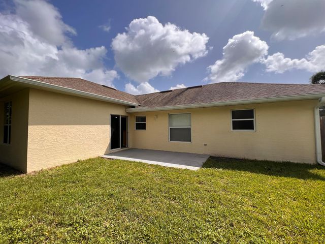449 SW Dagget Avenue, Port St Lucie, FL 34953
