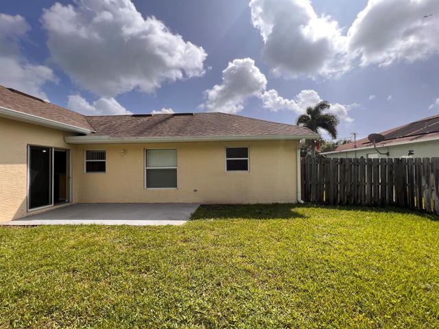 449 SW Dagget Avenue, Port St Lucie, FL 34953