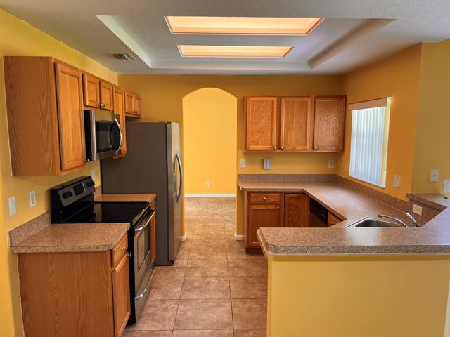 449 SW Dagget Avenue, Port St Lucie, FL 34953