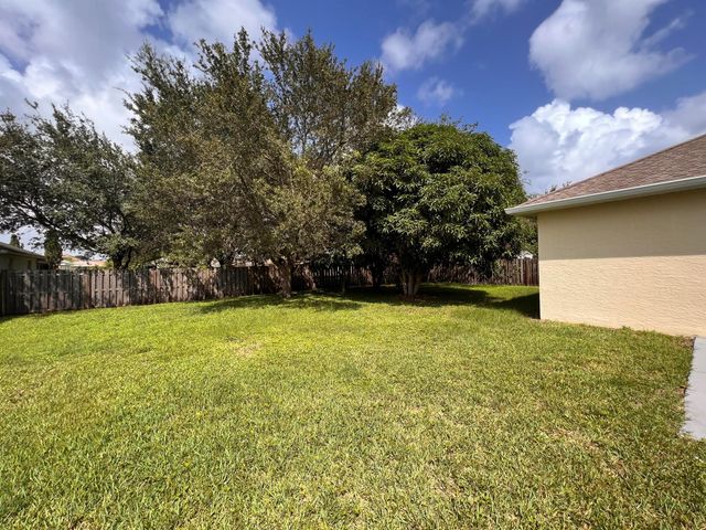 449 SW Dagget Avenue, Port St Lucie, FL 34953
