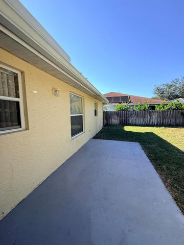 449 SW Dagget Avenue, Port St Lucie, FL 34953