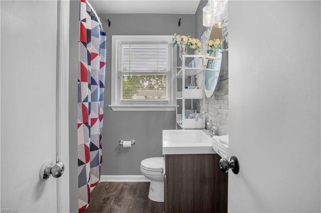 421 Plummer DR, Chesapeake, VA 23323