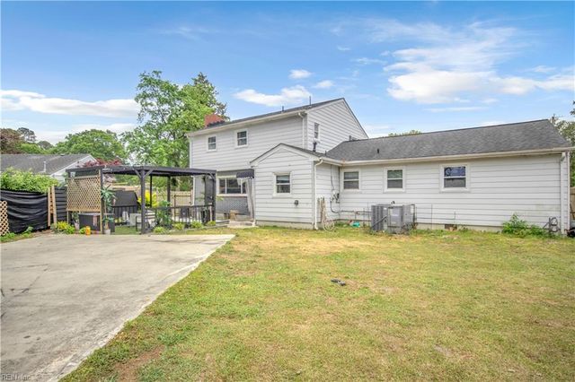 421 Plummer DR, Chesapeake, VA 23323
