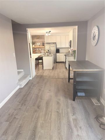 421 Plummer DR, Chesapeake, VA 23323