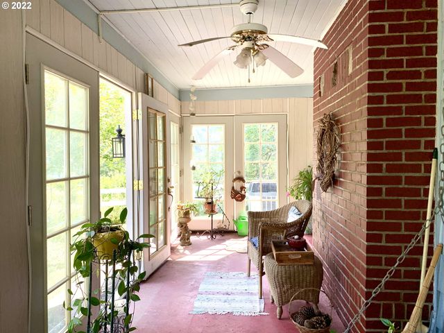 260 CRESCENT Dr, Kelso, WA 98626