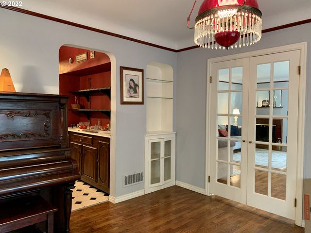 260 CRESCENT Dr, Kelso, WA 98626