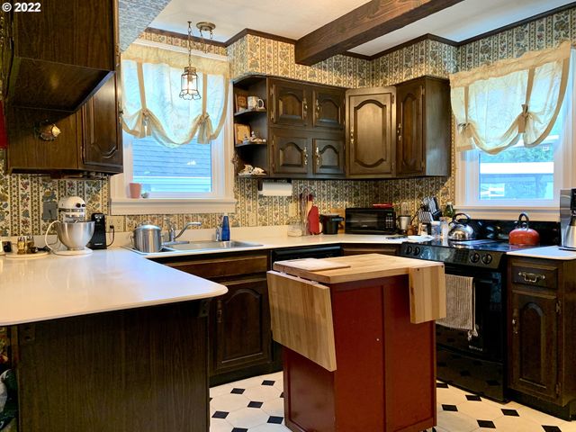 260 CRESCENT Dr, Kelso, WA 98626