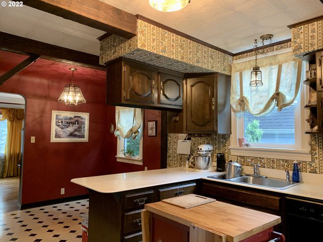 260 CRESCENT Dr, Kelso, WA 98626