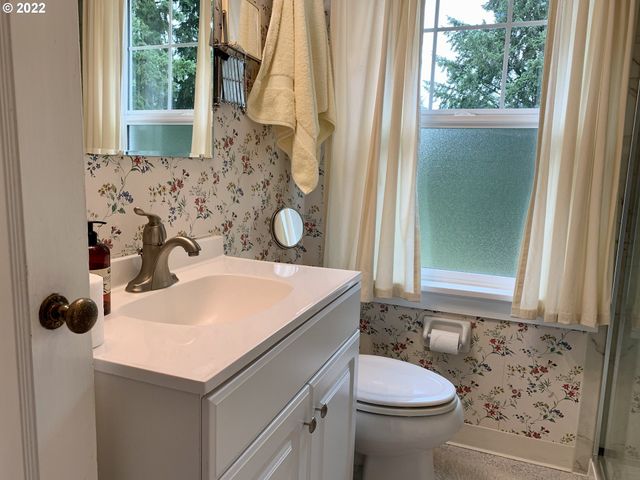 260 CRESCENT Dr, Kelso, WA 98626