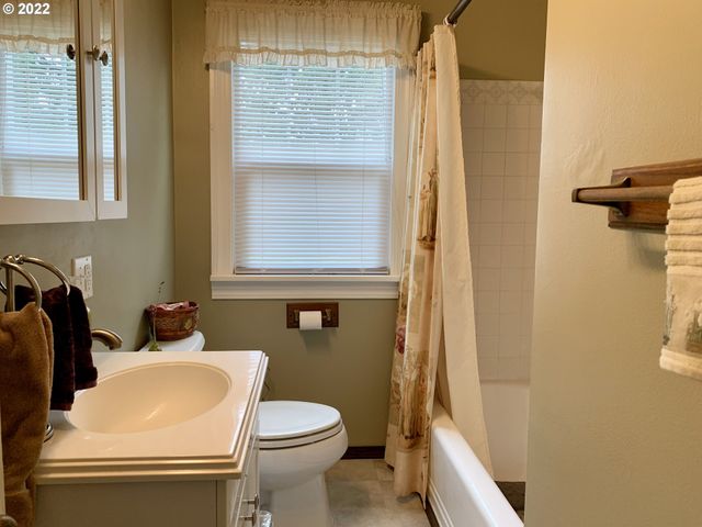 260 CRESCENT Dr, Kelso, WA 98626