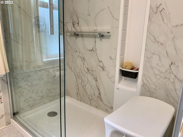 260 CRESCENT Dr, Kelso, WA 98626