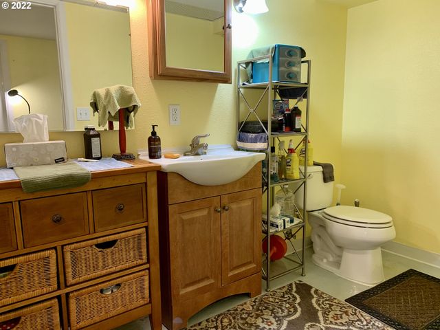 260 CRESCENT Dr, Kelso, WA 98626