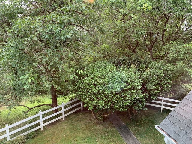 260 CRESCENT Dr, Kelso, WA 98626