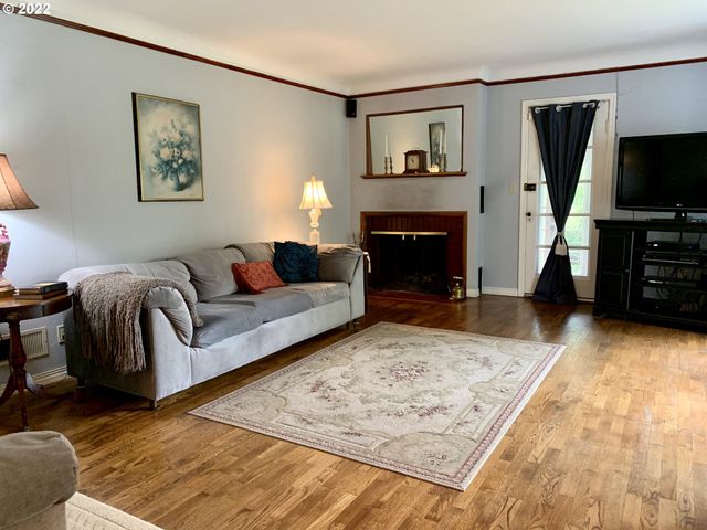 260 CRESCENT Dr, Kelso, WA 98626