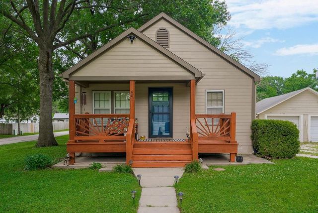 601 S Peoria Street, Louisburg, KS 66053