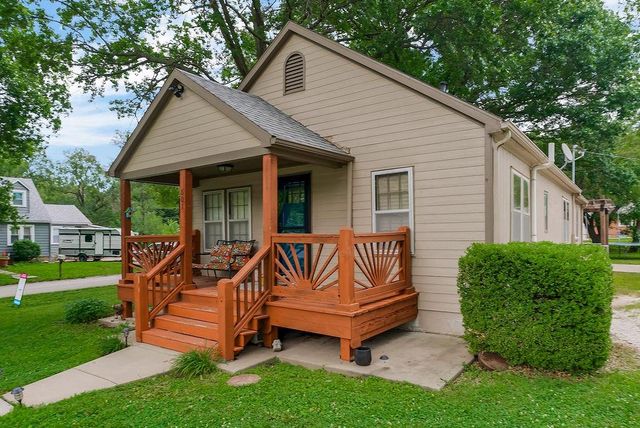 601 S Peoria Street, Louisburg, KS 66053