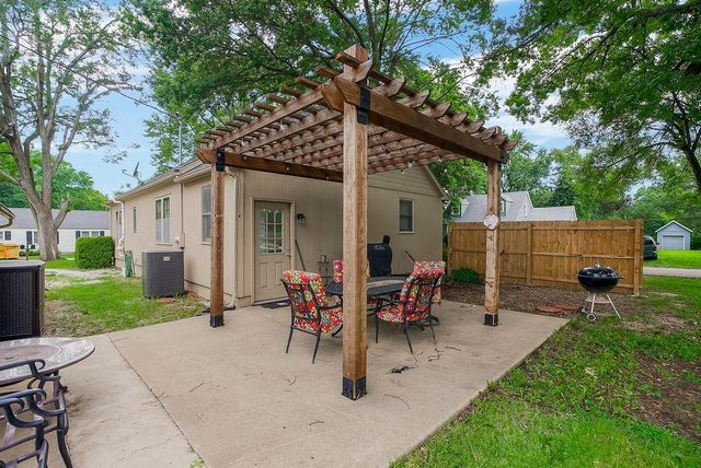 601 S Peoria Street, Louisburg, KS 66053