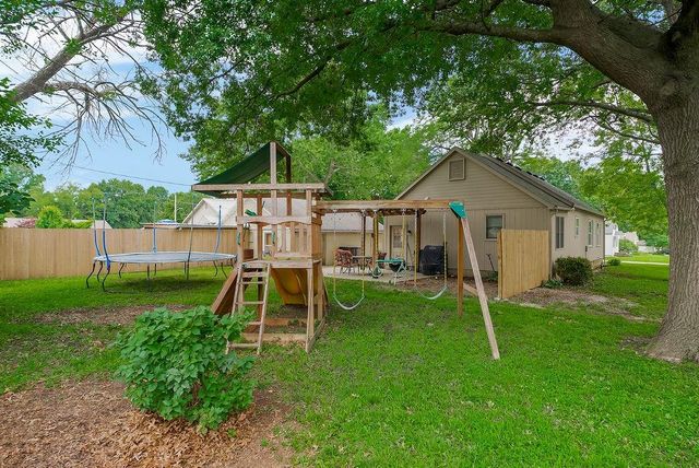 601 S Peoria Street, Louisburg, KS 66053