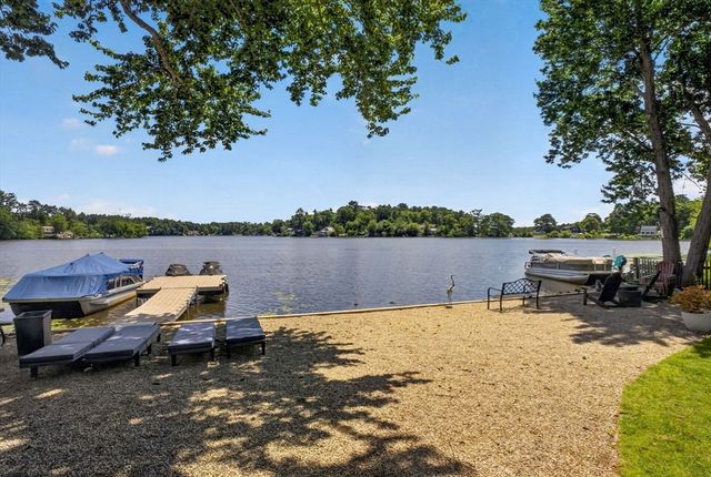 77 Furnace Ln, Pembroke, MA 02359