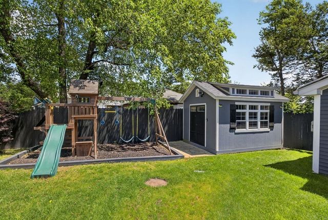 77 Furnace Ln, Pembroke, MA 02359