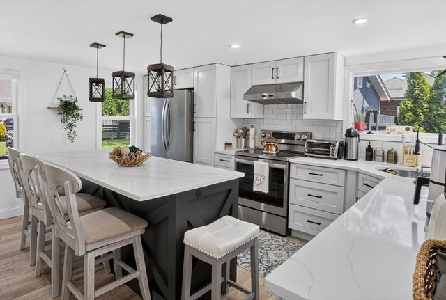 77 Furnace Ln, Pembroke, MA 02359