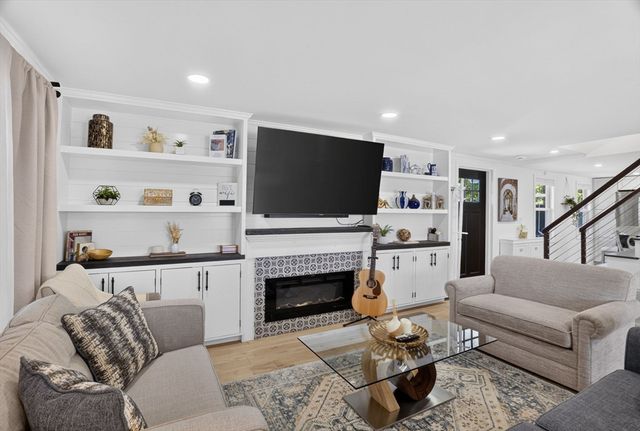 77 Furnace Ln, Pembroke, MA 02359