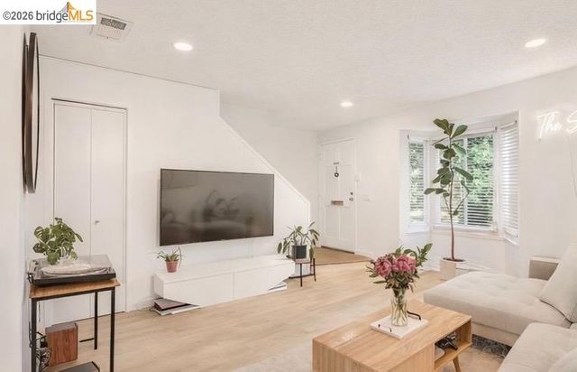 1260 Pine Creek Way I, Concord, CA 94520