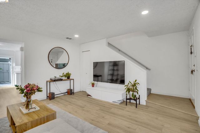 1260 Pine Creek Way I, Concord, CA 94520