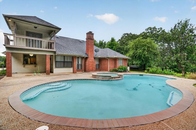 300 Post Lane, Burleson, TX 76028