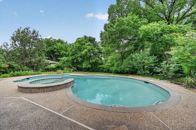 300 Post Lane, Burleson, TX 76028