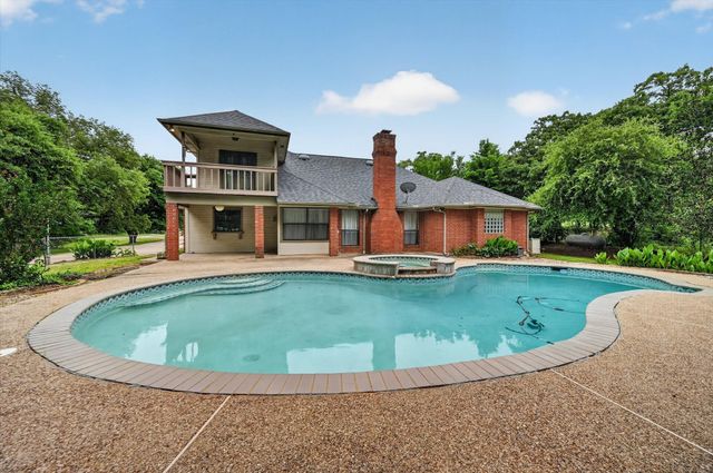 300 Post Lane, Burleson, TX 76028