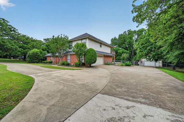 300 Post Lane, Burleson, TX 76028