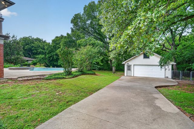 300 Post Lane, Burleson, TX 76028