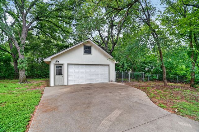 300 Post Lane, Burleson, TX 76028