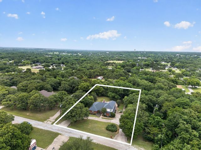 300 Post Lane, Burleson, TX 76028