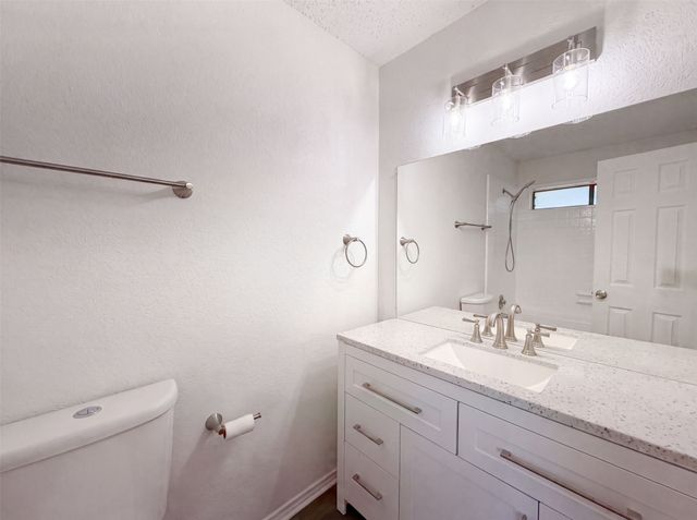 220 Creekwood Lane, Fort Worth, TX 76134