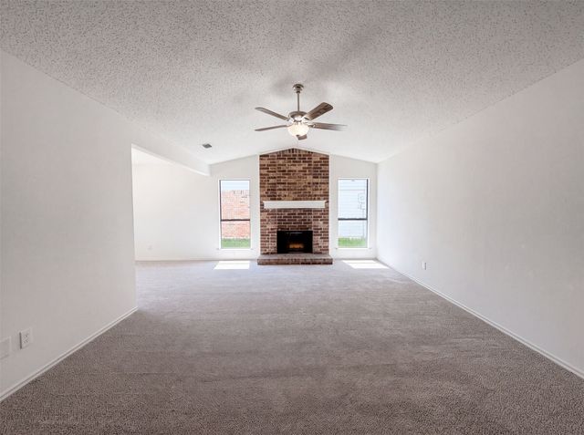 220 Creekwood Lane, Fort Worth, TX 76134
